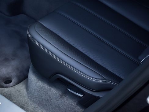 Certified 2024 Bentley Bentayga Extended Wheelbase image 37