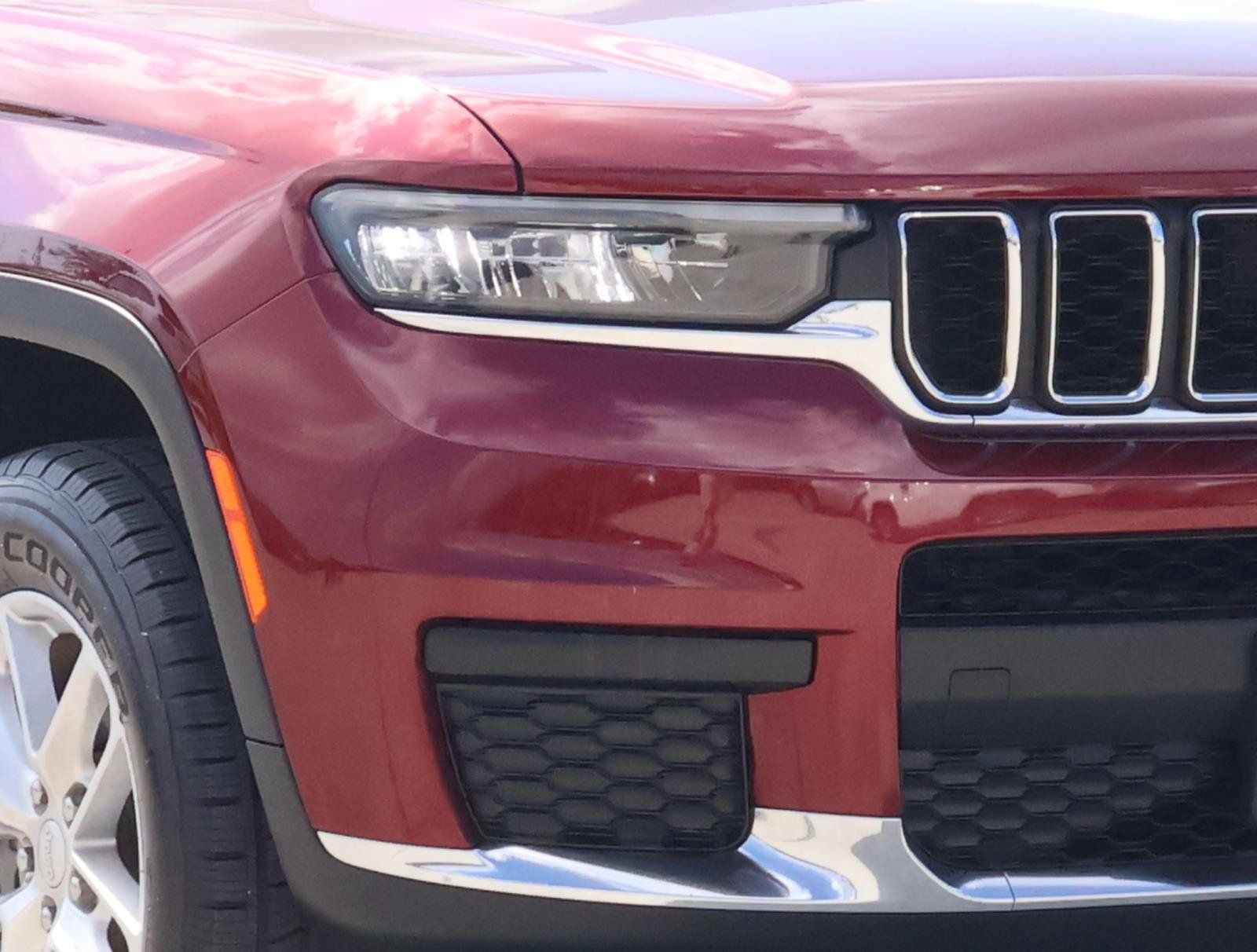 Used 2021 Jeep Grand Cherokee L Laredo w/ Luxury Tech Group I RWD image 7