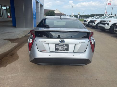 Used 2018 Toyota Prius Two w/ Prius Two Safety Plus Package FWD image 4