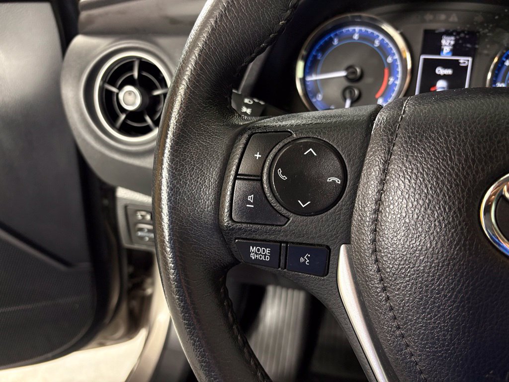 Used 2018 Toyota Corolla SE w/ SE Premium Package FWD image 19