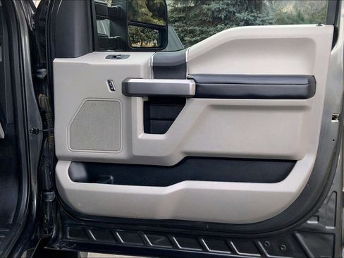 Used 2019 Ford F250 XLT w/ XLT Value Package image 24