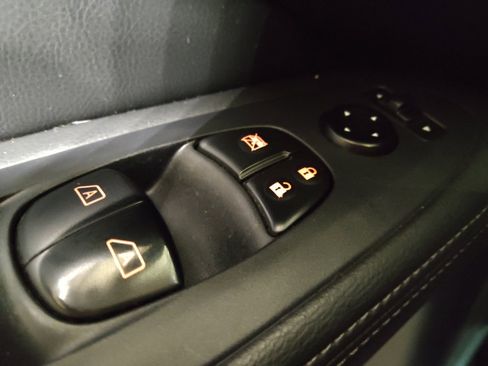 Used 2020 Nissan Pathfinder Platinum image 27