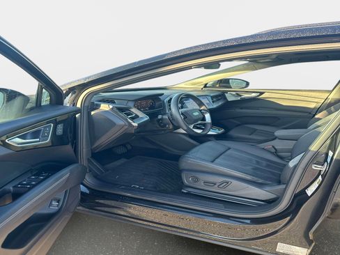Used 2023 Audi Q4 e-tron Prestige w/ Black Optic Package image 10