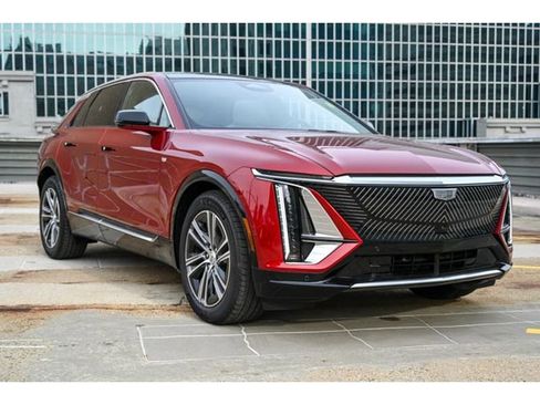 New 2026 Cadillac Lyriq Luxury image 2