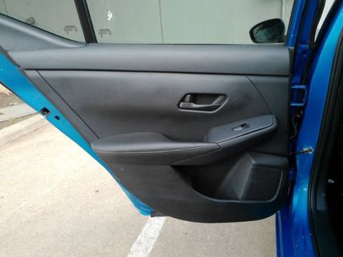 Used 2024 Nissan Sentra SV FWD image 13