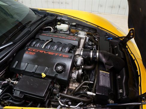 Used 2005 Chevrolet Corvette Coupe w/ Preferred Equipment Group RWD image 32