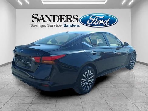 Used 2024 Nissan Altima 2.5 SV FWD image 2