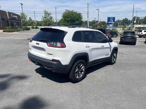 Used 2019 Jeep Cherokee Trailhawk w/ Cold Weather Group AWD/4WD image 3