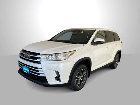 Used 2019 Toyota Highlander LE AWD/4WD image 1