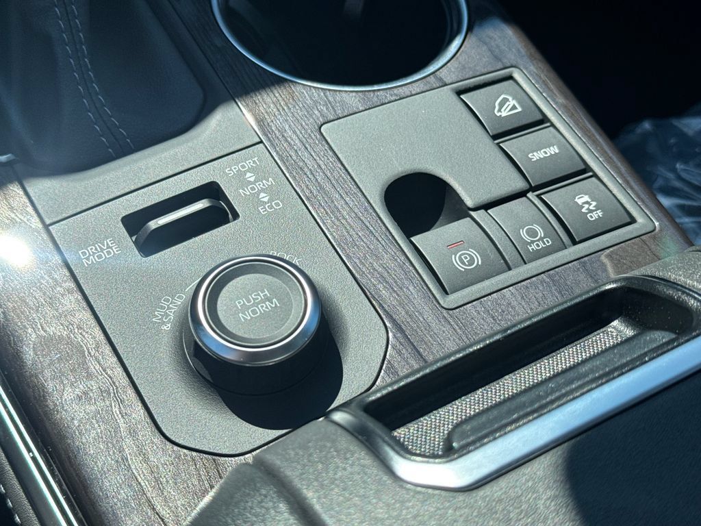 New 2026 Toyota Highlander Limited AWD/4WD image 26