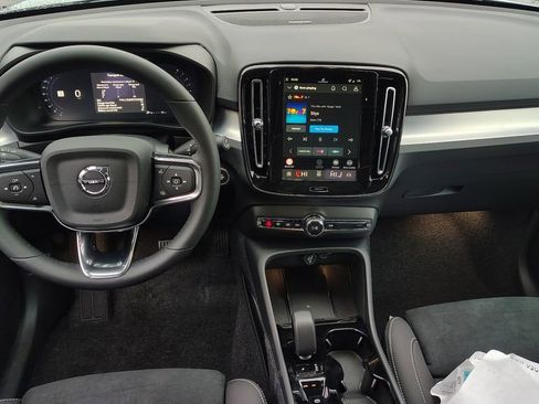 New 2026 Volvo XC40 B5 Ultra w/ Climate Package AWD/4WD image 12