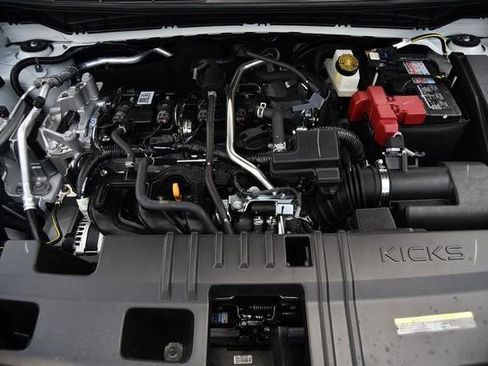 New 2025 Nissan Kicks SR image 29