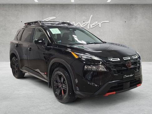 Used 2025 Nissan Rogue SV AWD/4WD image 2