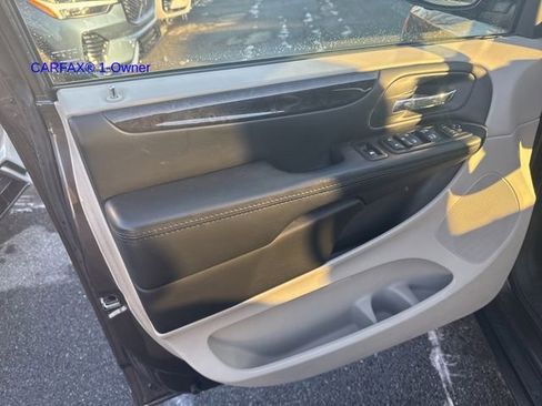 Used 2015 Dodge Grand Caravan SXT image 15