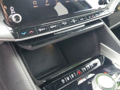 Certified 2024 Jeep Wagoneer Series II w/ Convenience Group I image 21