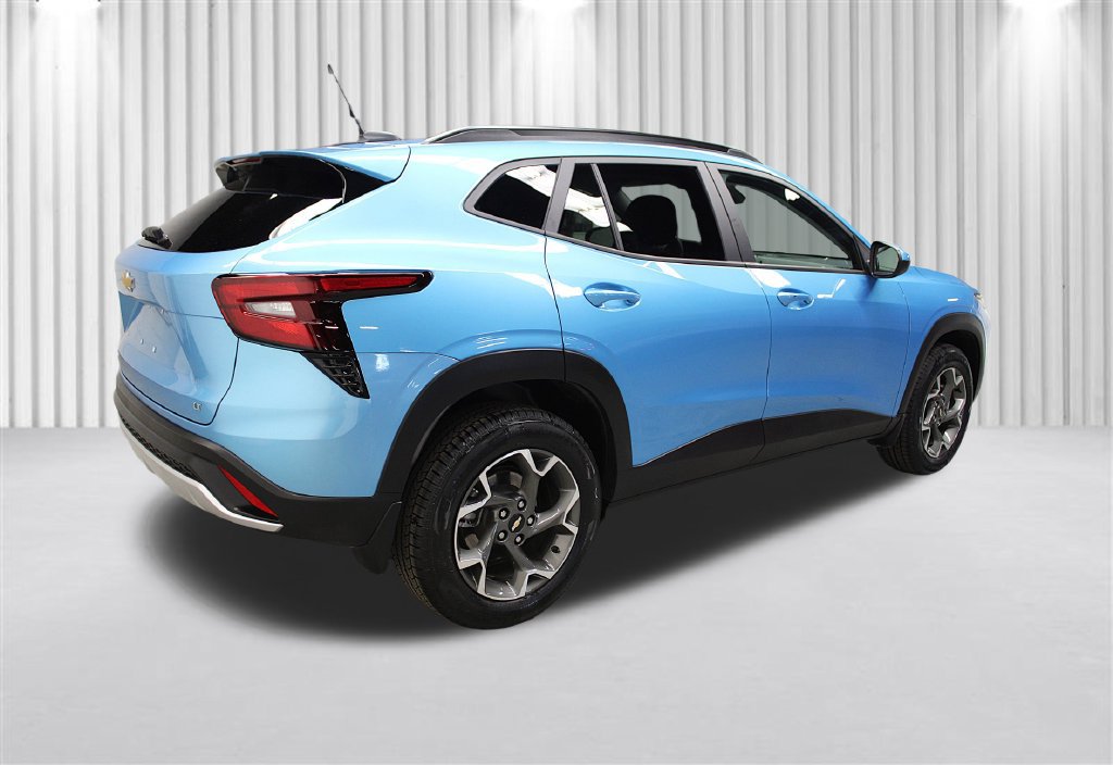 Used 2025 Chevrolet Trax LT w/ LT Convenience Package FWD image 3
