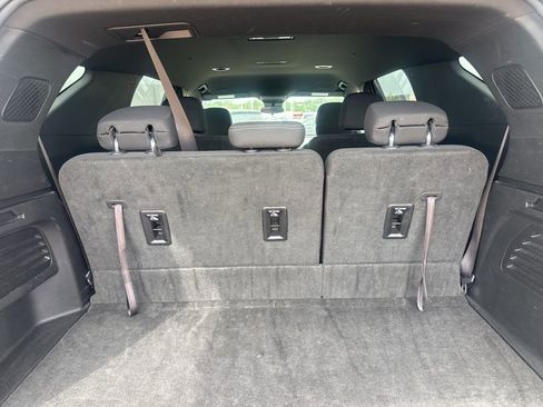 Used 2025 Chevrolet Traverse LT image 29