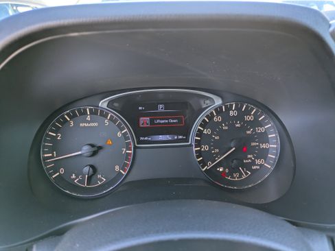 Used 2020 Nissan Pathfinder SV image 26