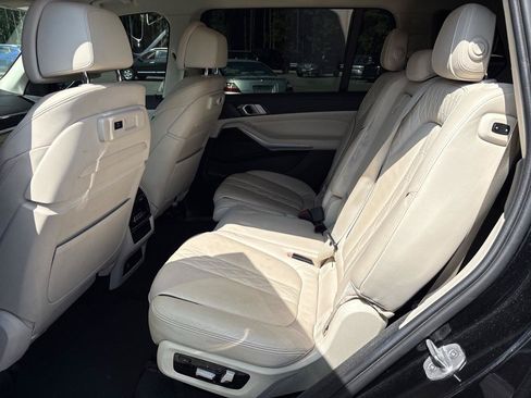 Used 2021 BMW X7 xDrive40i w/ Luxury Seating Package AWD/4WD image 7