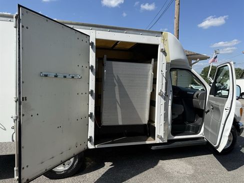 Used 2006 Ford E-350 and Econoline 350 Super Duty RWD image 44