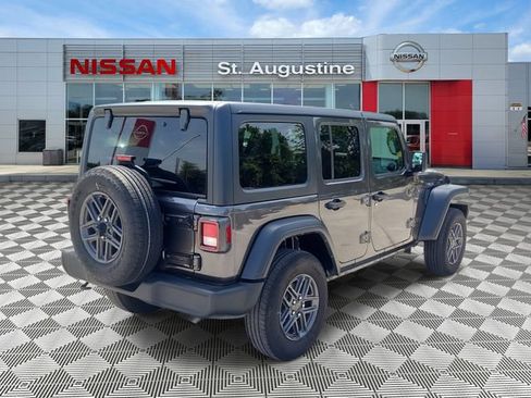 Used 2025 Jeep Wrangler Unlimited Sport AWD/4WD image 2