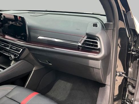 Used 2025 Chevrolet Traverse RS w/ LPO, Floor Liner Package FWD image 17