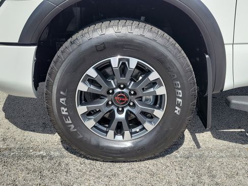 Used 2024 Nissan Titan PRO-4X w/ Pro-4x Convenience Package AWD/4WD image 5