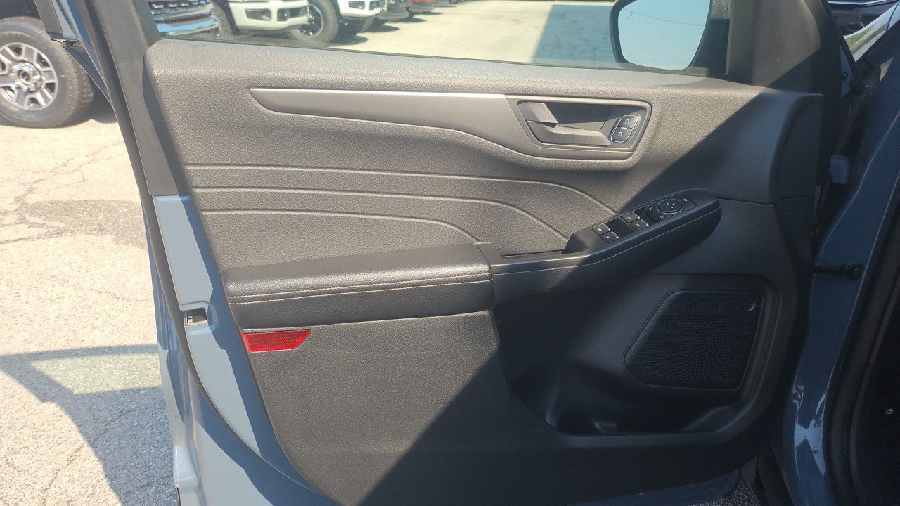 Used 2025 Ford Escape Active FWD image 11