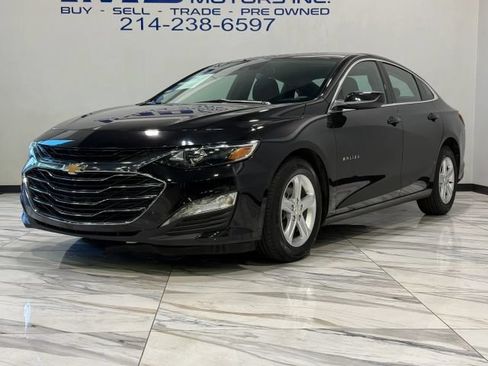 Used 2025 Chevrolet Malibu LT FWD image 2