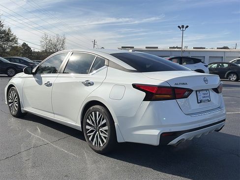Certified 2023 Nissan Altima 2.5 SV w/ SV Premium Package image 3
