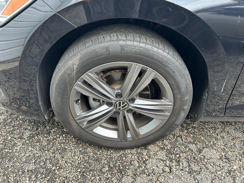 Used 2023 Volkswagen Jetta SE FWD image 5