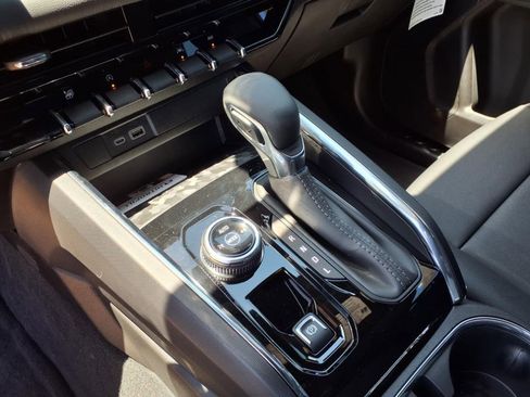 New 2025 GMC Canyon Elevation w/ Convenience Package image 17