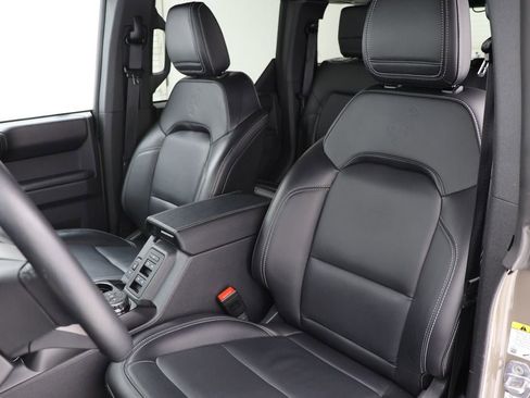 Used 2025 Ford Bronco Outer Banks image 16