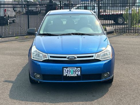 Used 2010 Ford Focus SE FWD image 2