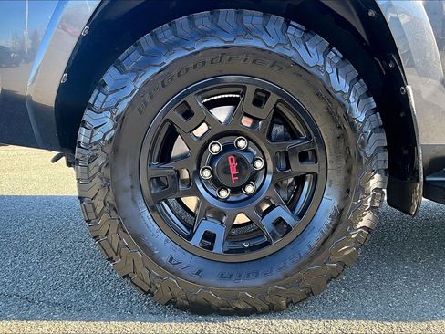 Used 2018 Toyota 4Runner TRD Off-Road Premium image 9