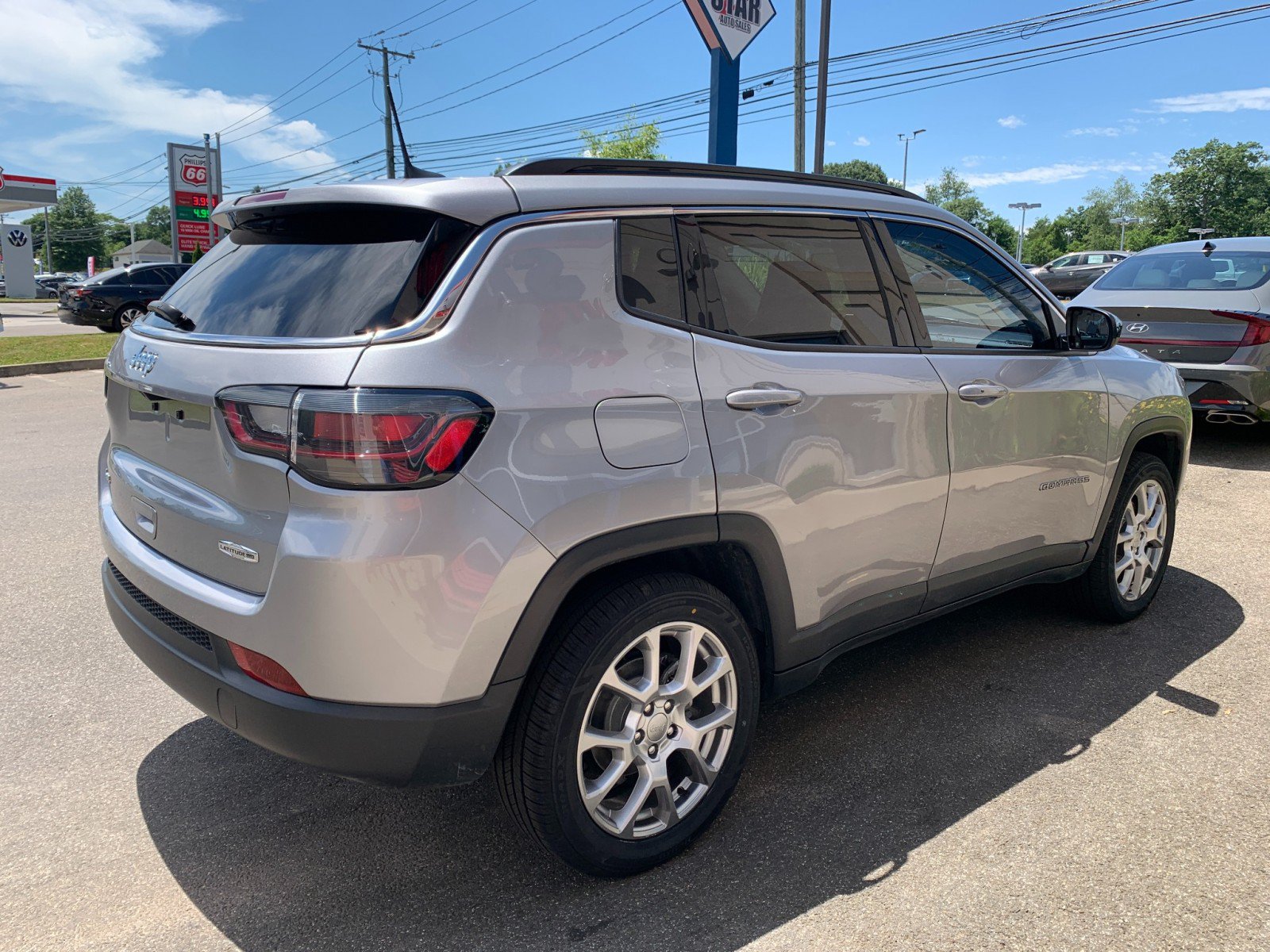 Used 2022 Jeep Compass Latitude w/ Sun and Sound Group AWD/4WD image 7