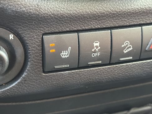 Used 2018 Jeep Wrangler Unlimited Sahara w/ Connectivity Group AWD/4WD image 17