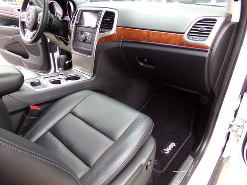 Used 2013 Jeep Grand Cherokee Limited w/ Trailer Tow Group image 32