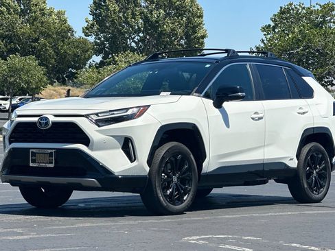 Used 2022 Toyota RAV4 XSE AWD/4WD image 8