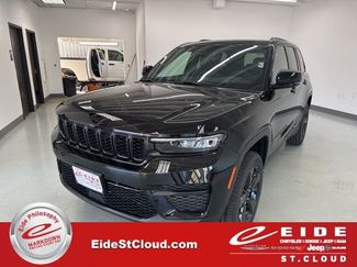 New 2025 Jeep Grand Cherokee Altitude w/ Trailer Tow Package video 3