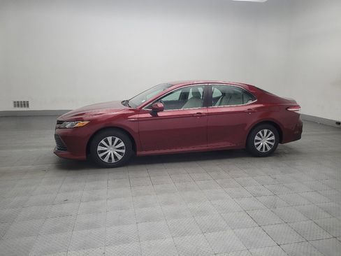 Used 2018 Toyota Camry LE image 2