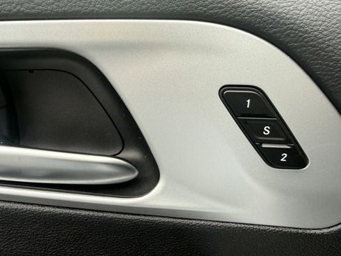 Used 2025 Chrysler Pacifica Select FWD image 13