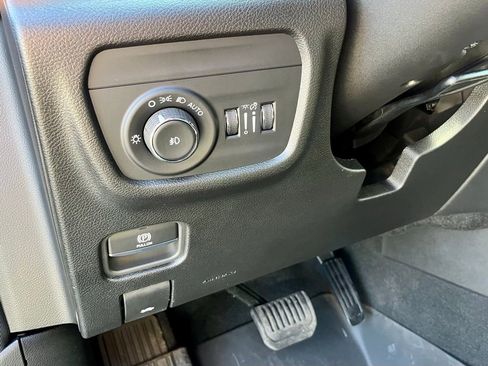 Used 2025 Jeep Grand Cherokee Limited w/ Black Appearance Package AWD/4WD image 21
