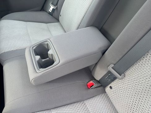 Used 2012 Toyota Camry LE image 34