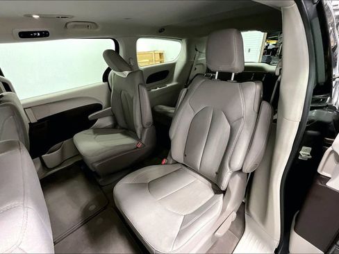 Used 2021 Chrysler Voyager LX FWD image 30