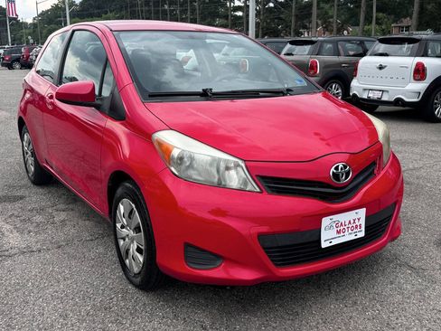 Used 2012 Toyota Yaris LE FWD image 3