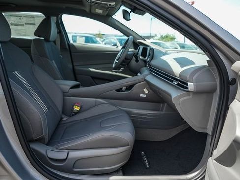 New 2026 Hyundai Elantra SEL Sport FWD image 19
