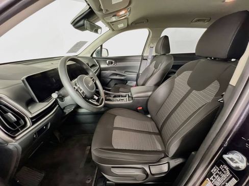 Used 2025 Kia Sorento LX FWD image 10