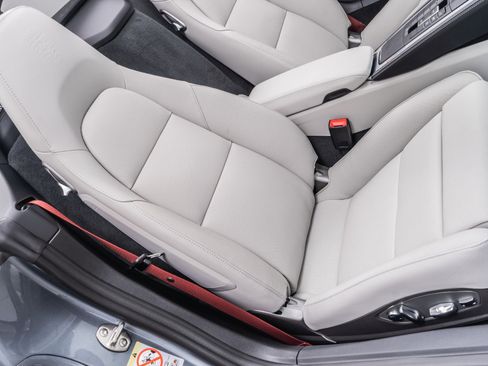 Used 2025 Porsche 718 Boxster image 25