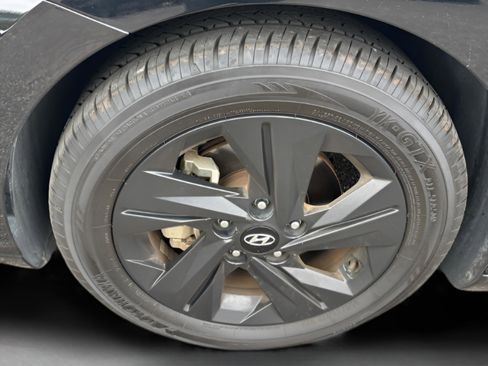 Used 2023 Hyundai Elantra SEL w/ Cargo Package image 9